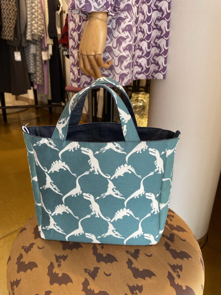 リバーシブルのバッグ