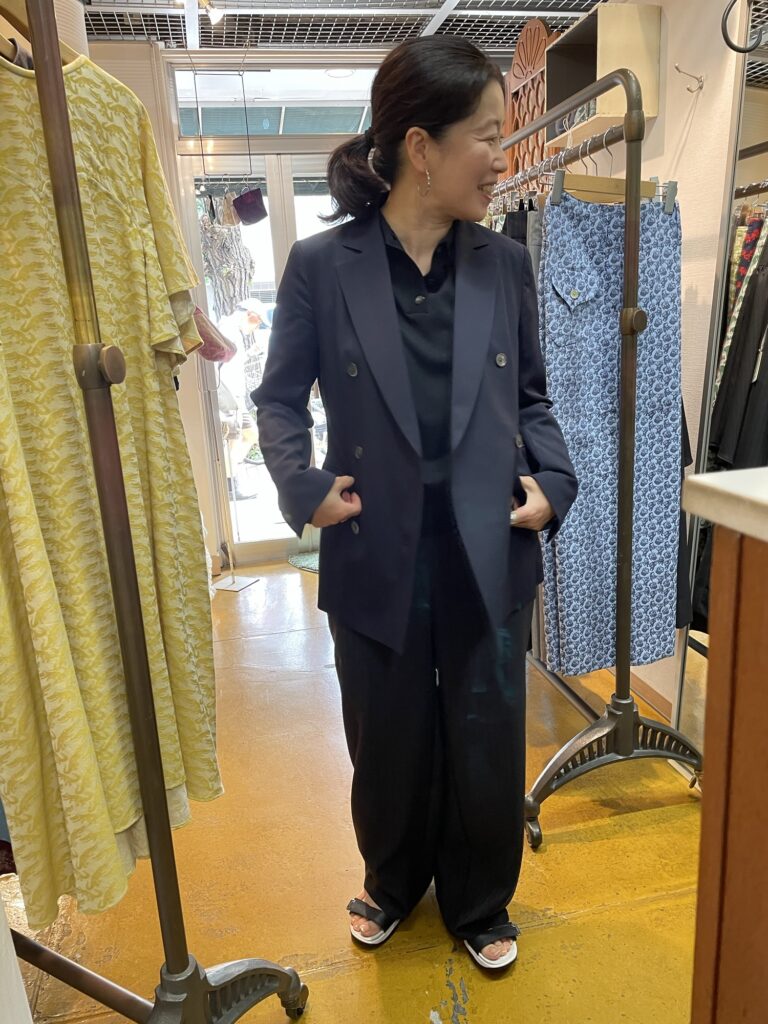 パンツというよりトラウザーズと言うほうがしっくりくる